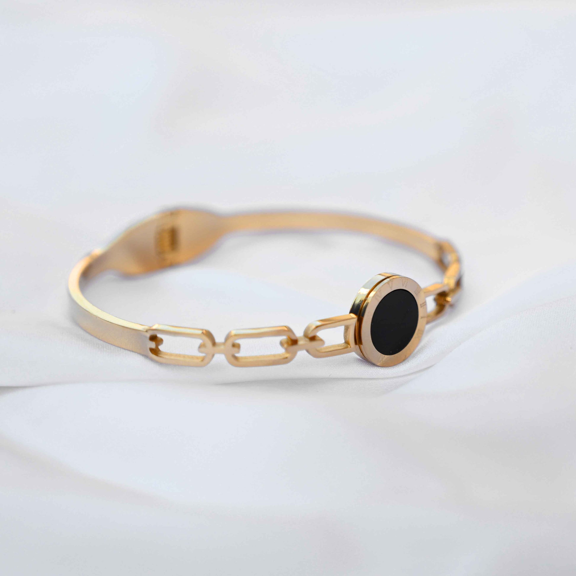 Bvlgari bracelet in gold and black