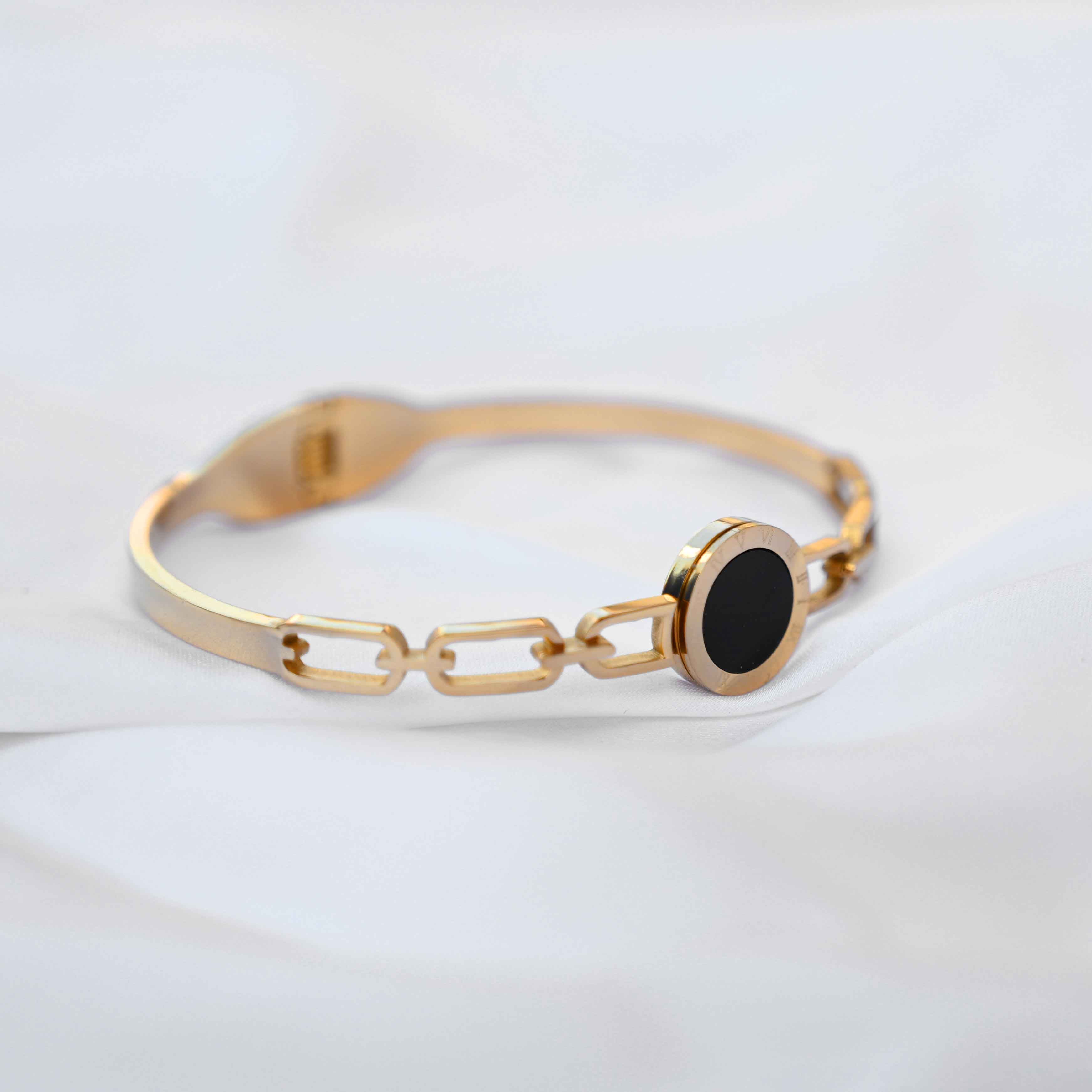 Bvlgari bracelet in gold and black