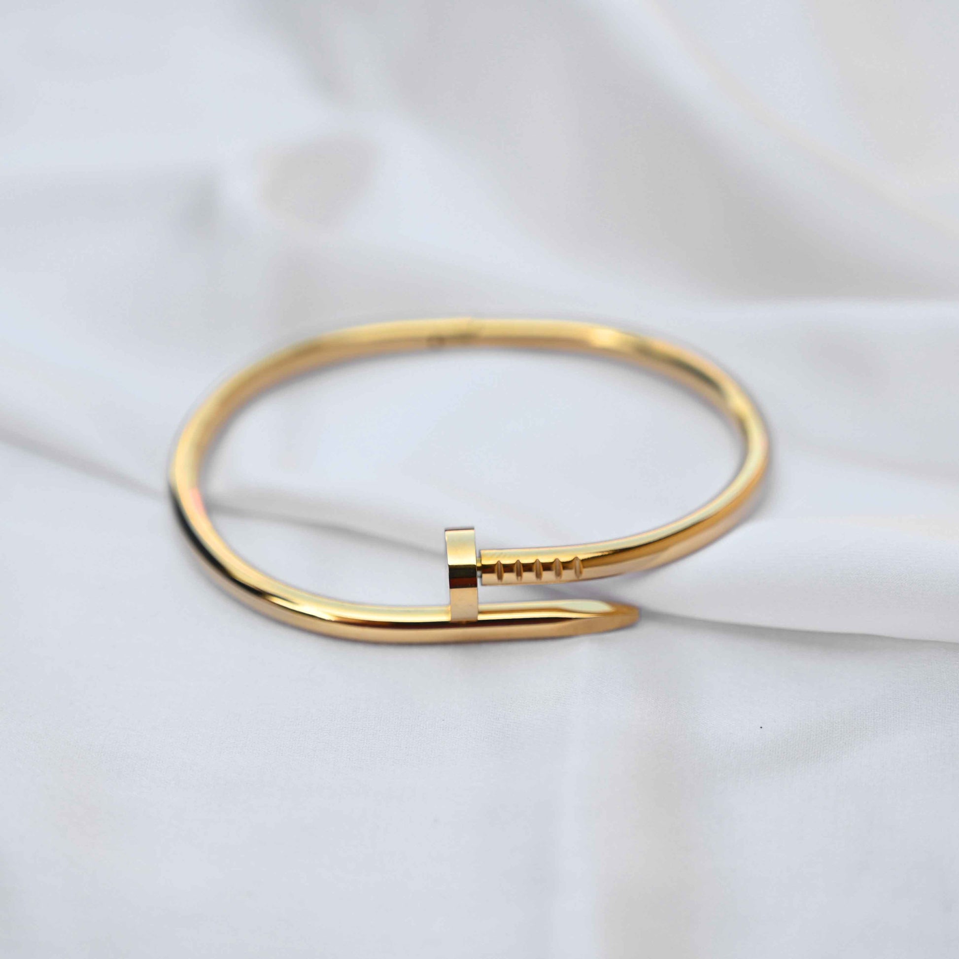 Cartier nail bracelet in Gold