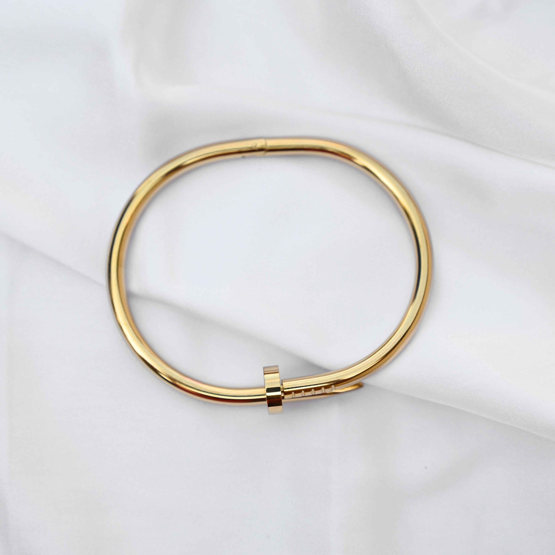 Cartier nail bracelet in Gold