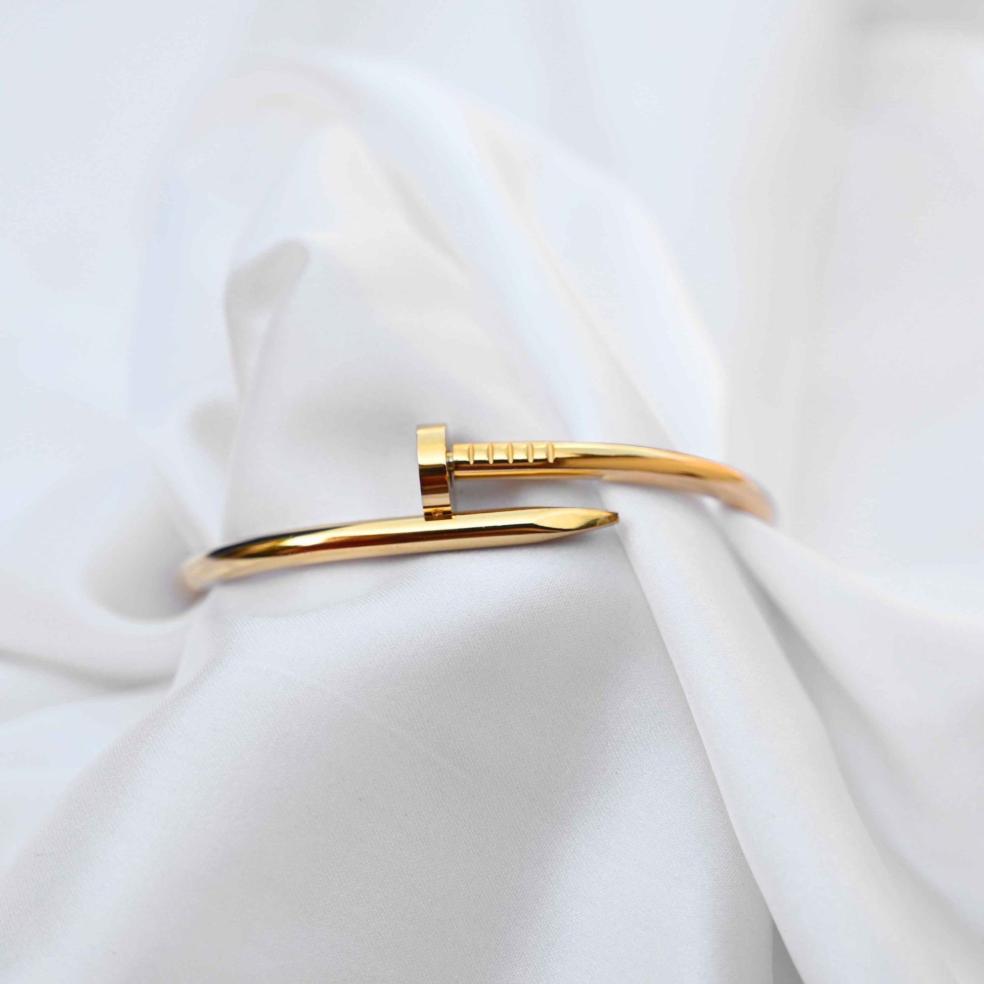 Cartier nail bracelet in Gold