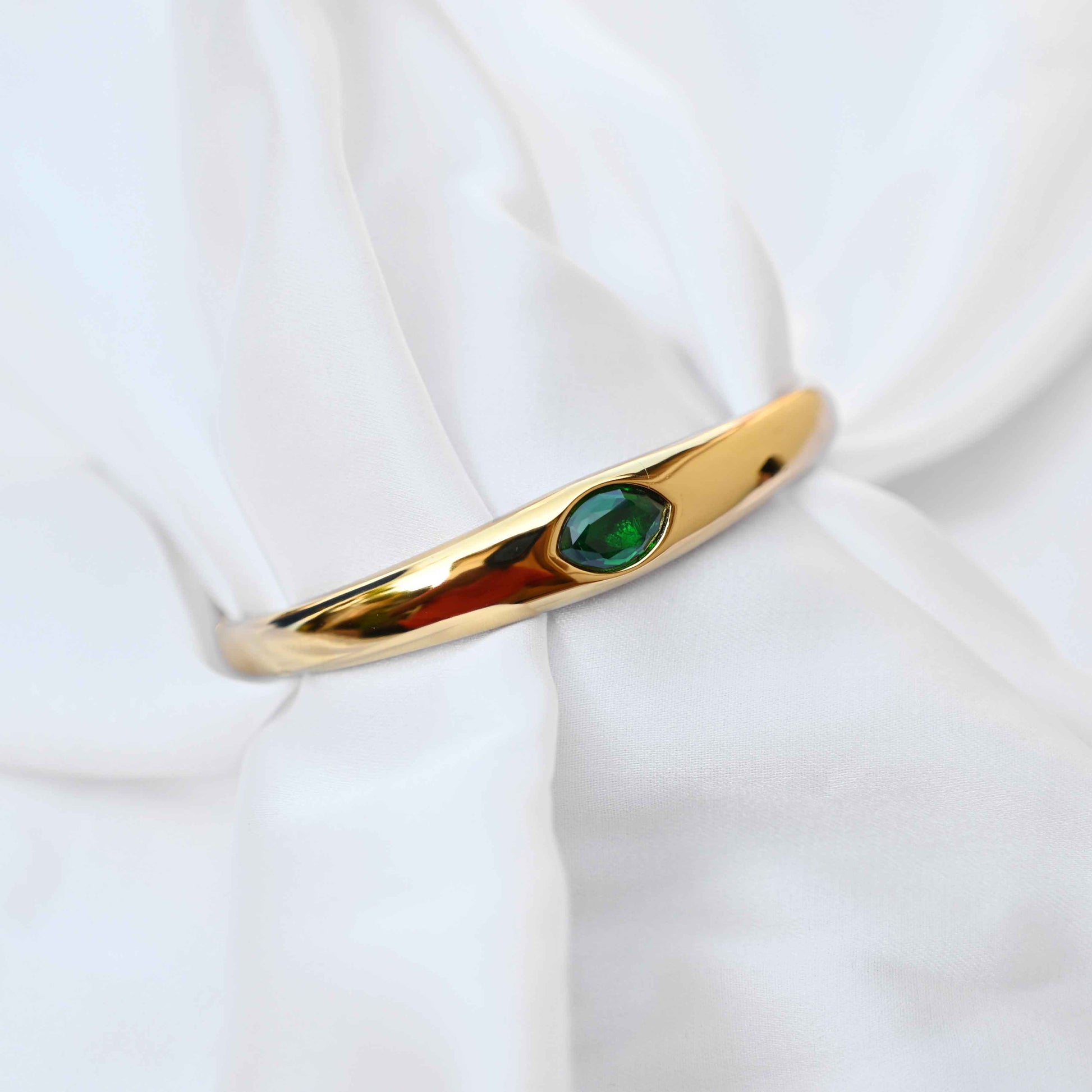 Emerald eye bracelet