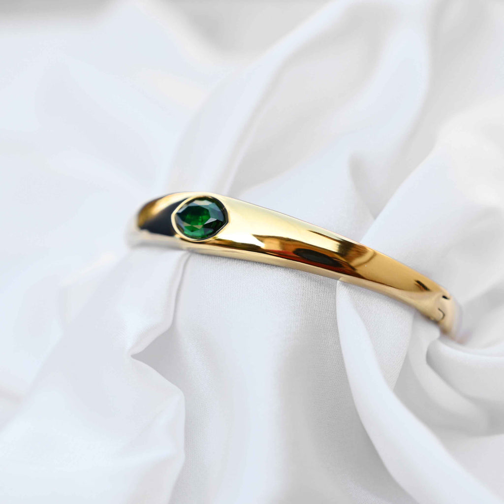 Emerald eye bracelet