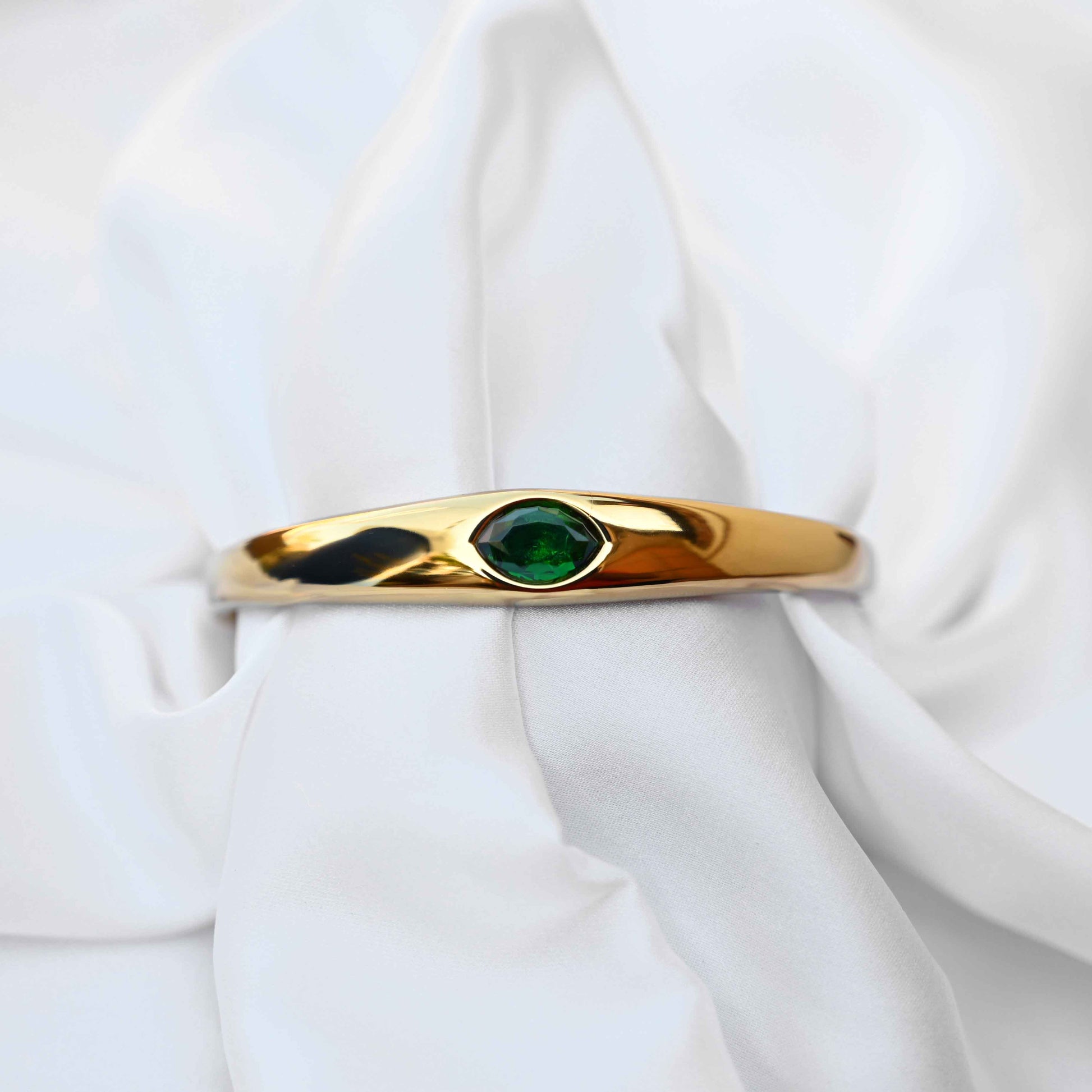 Emerald eye bracelet