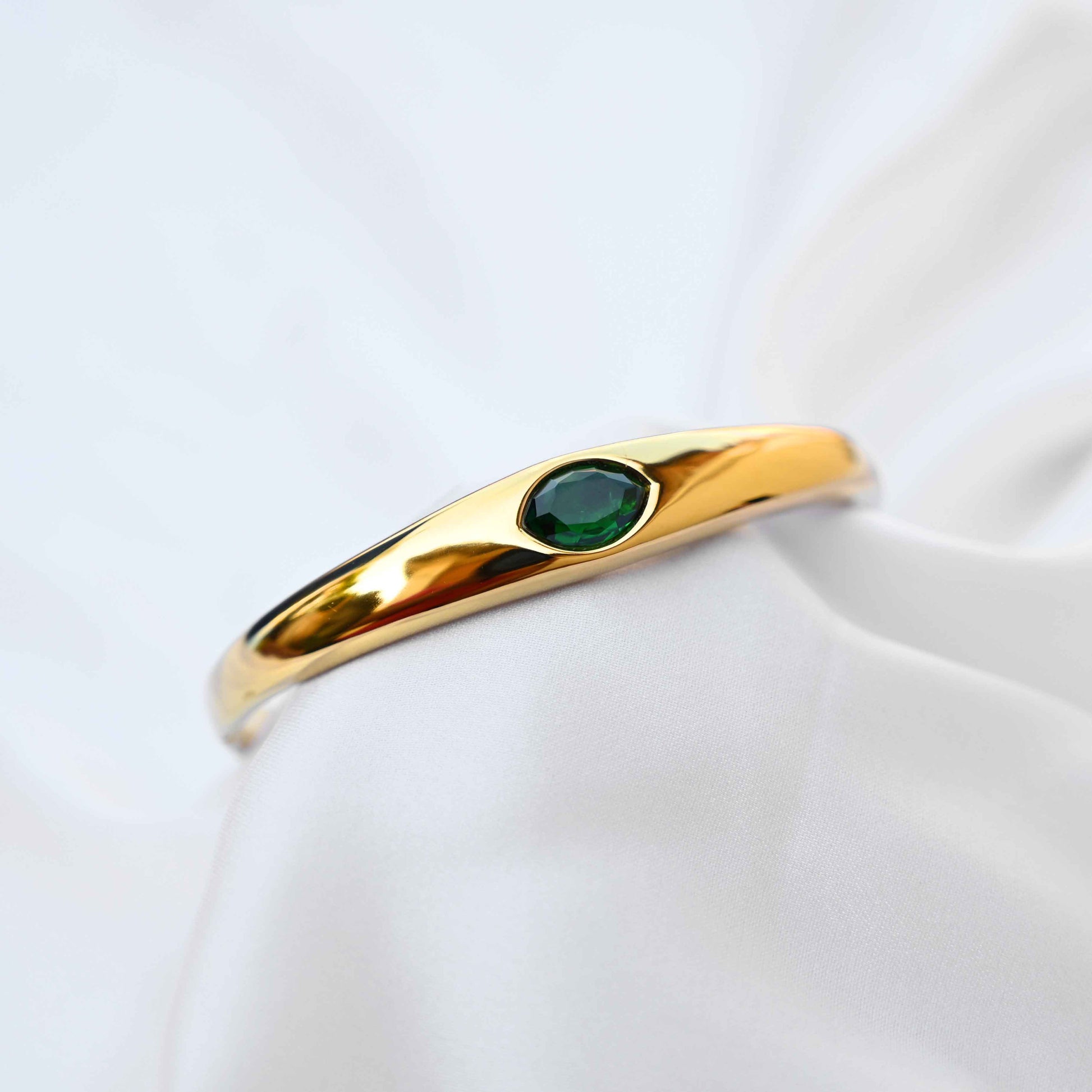 Emerald eye bracelet