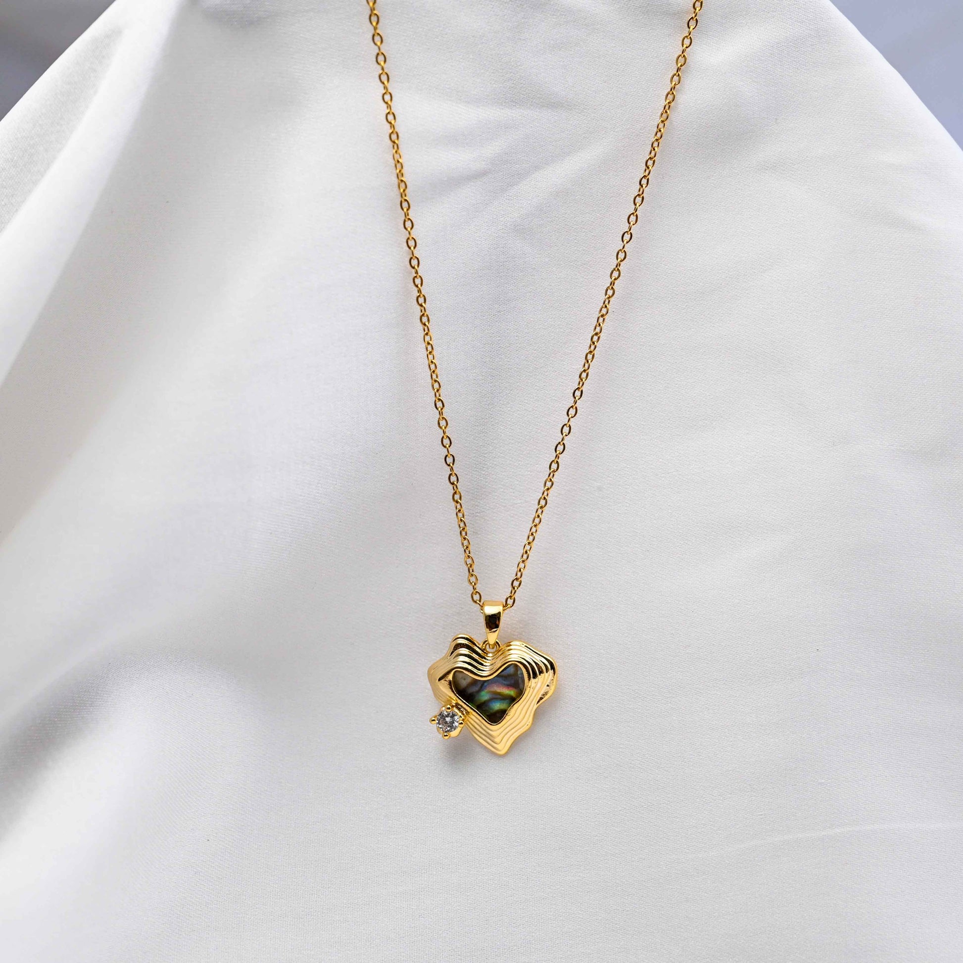 Holographic heart in gold