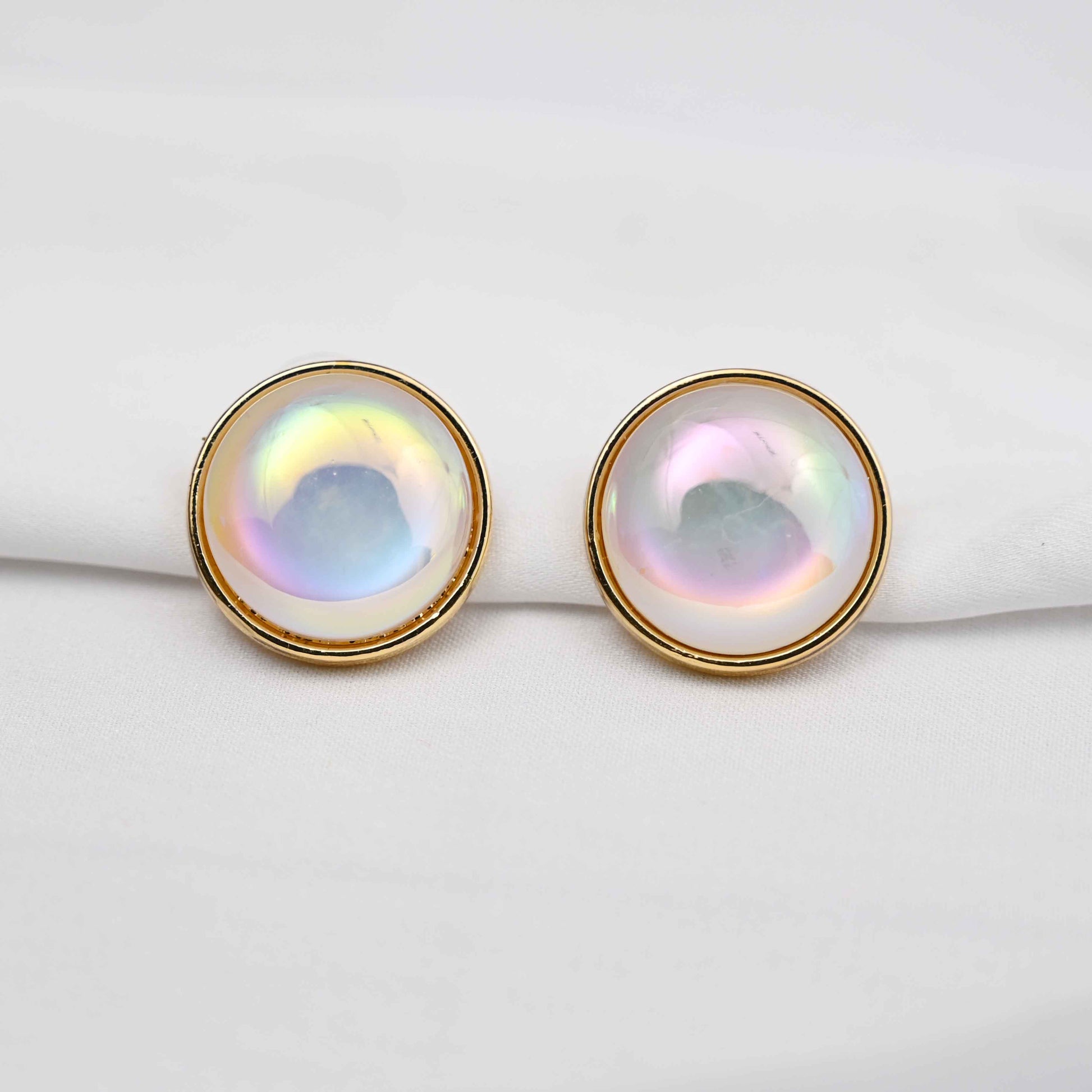 Round pearl bezel earrings