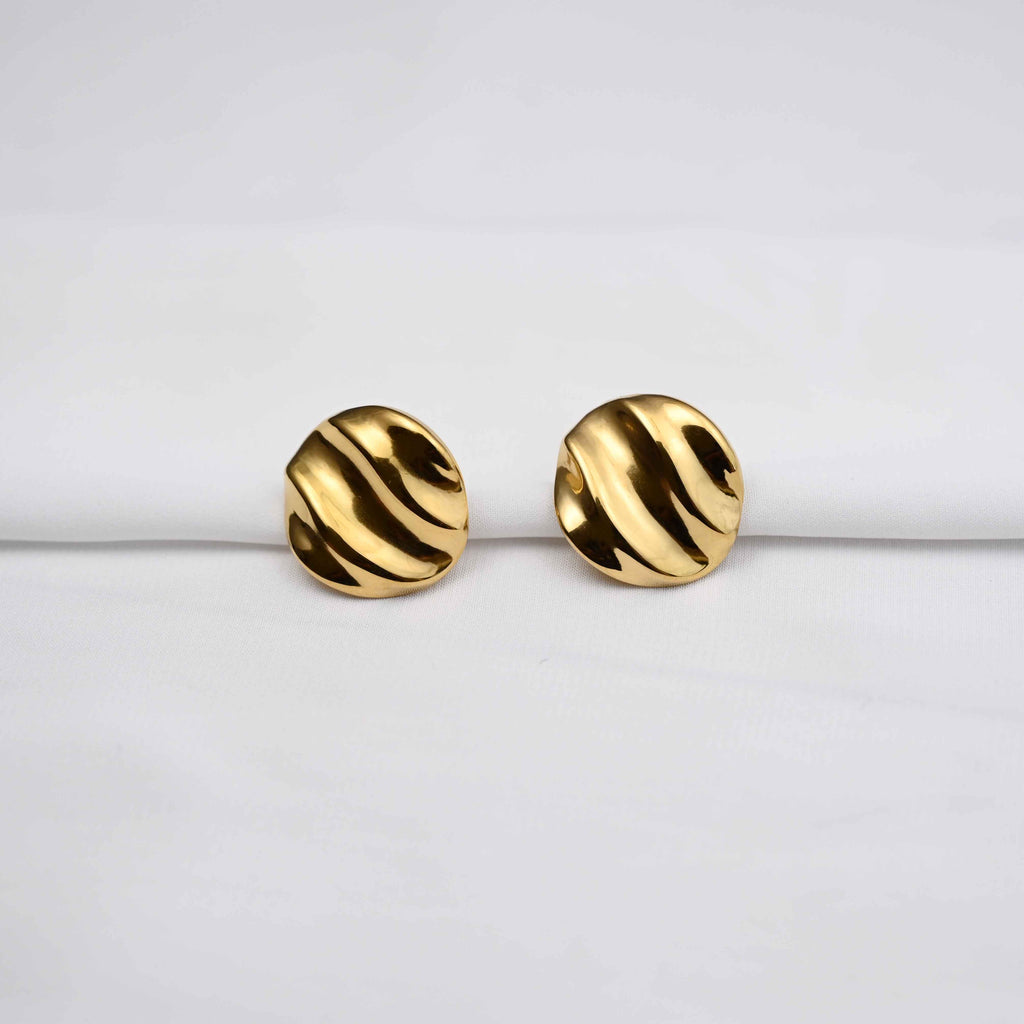 Celine wavey stud earrings in gold