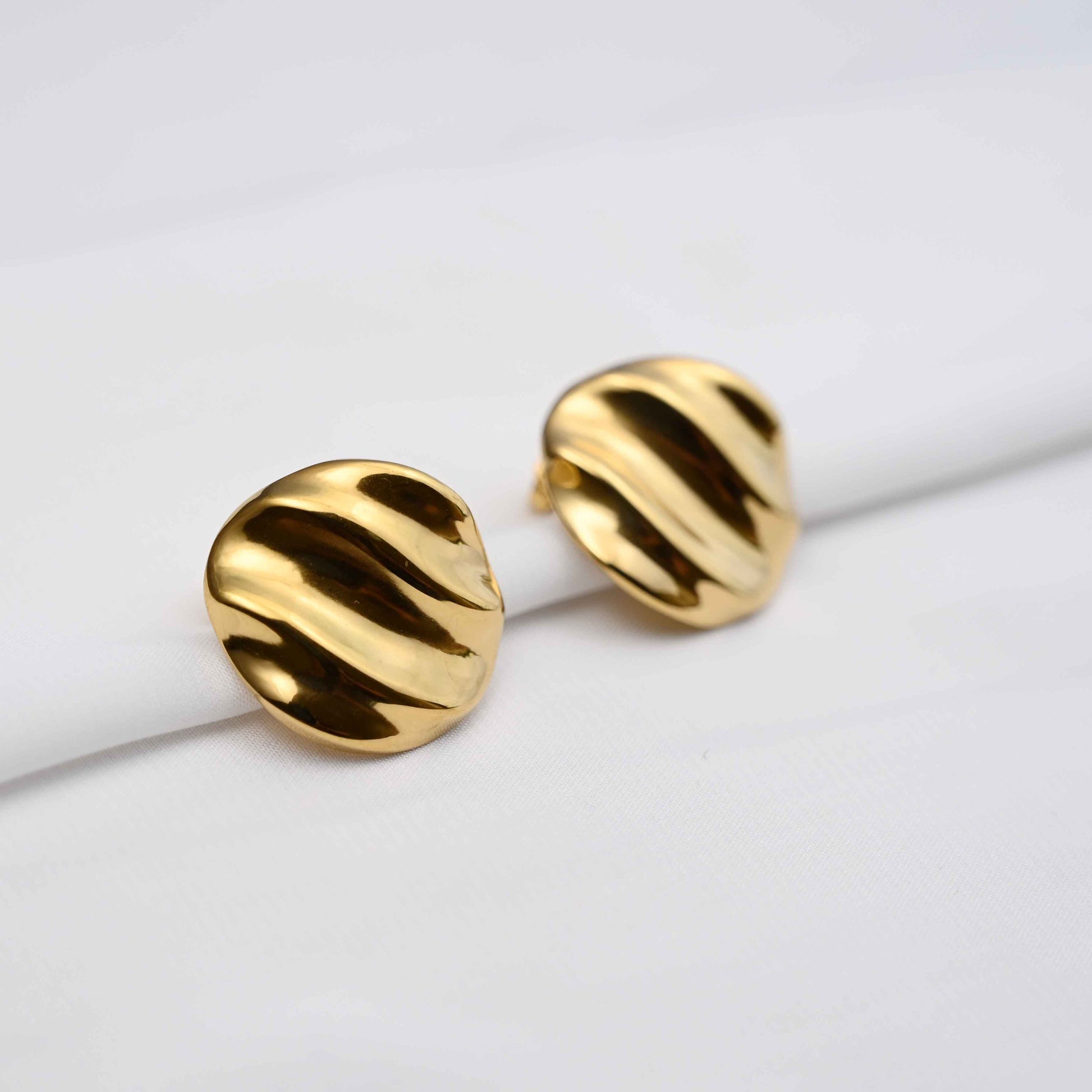 Celine wavey stud earrings in gold
