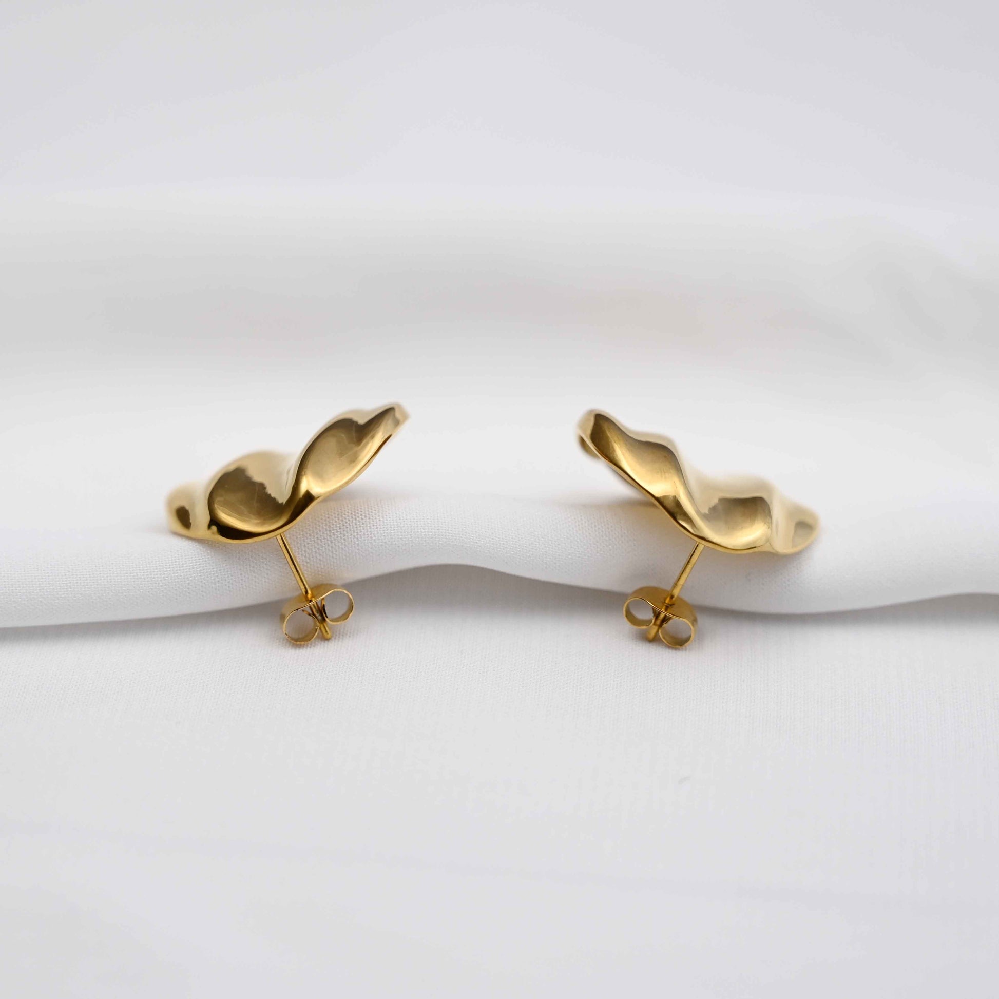 Celine wavey stud earrings in gold