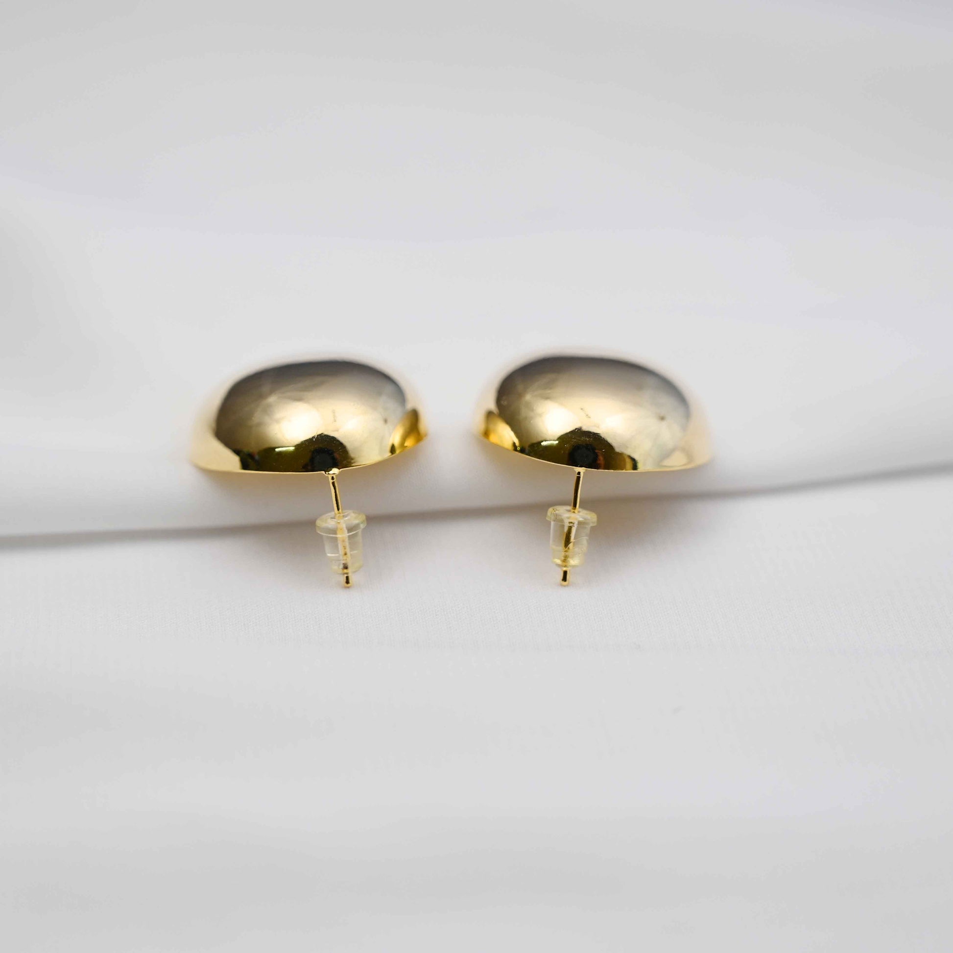Eggshell stud earrings in gold