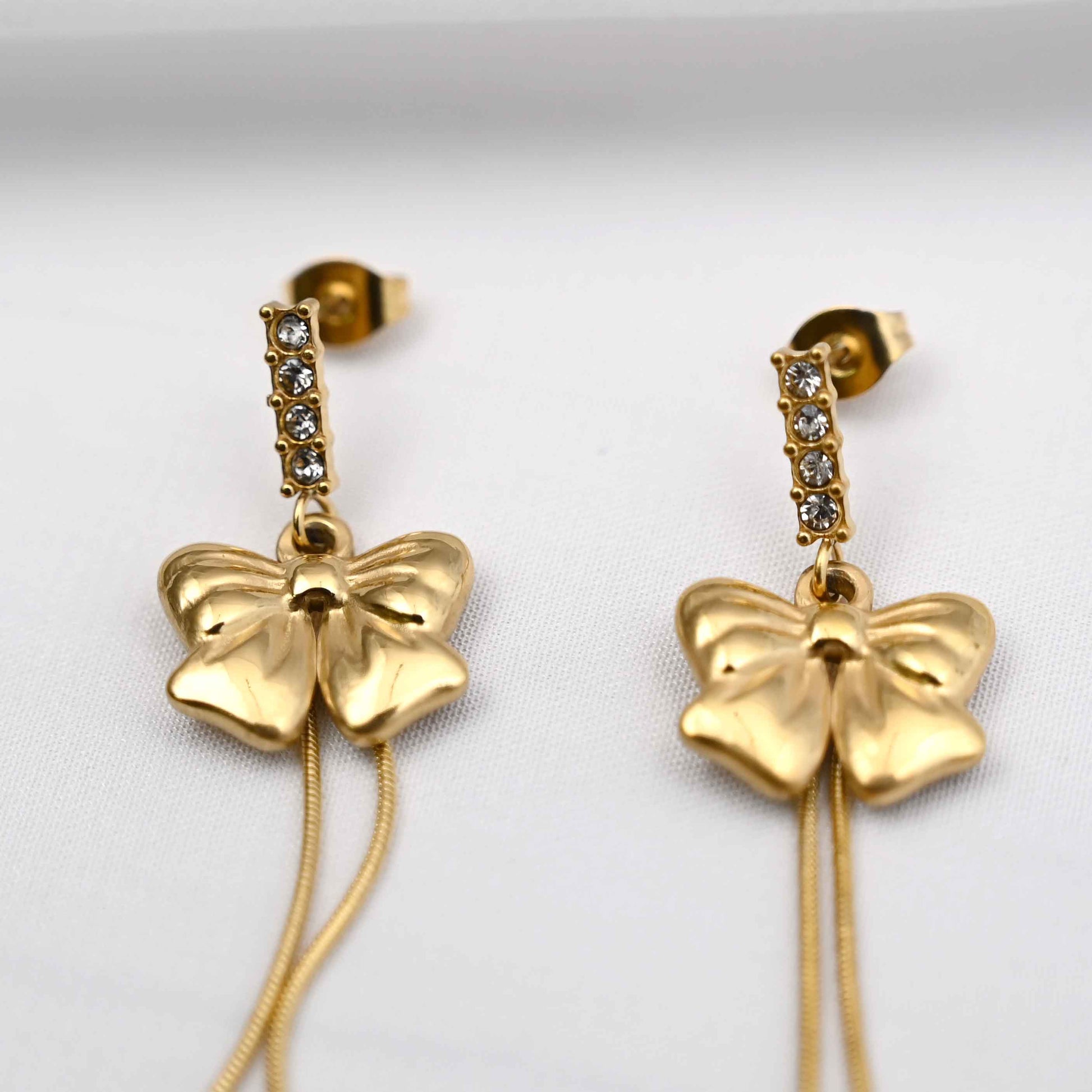 Dangling bows earrings in gold