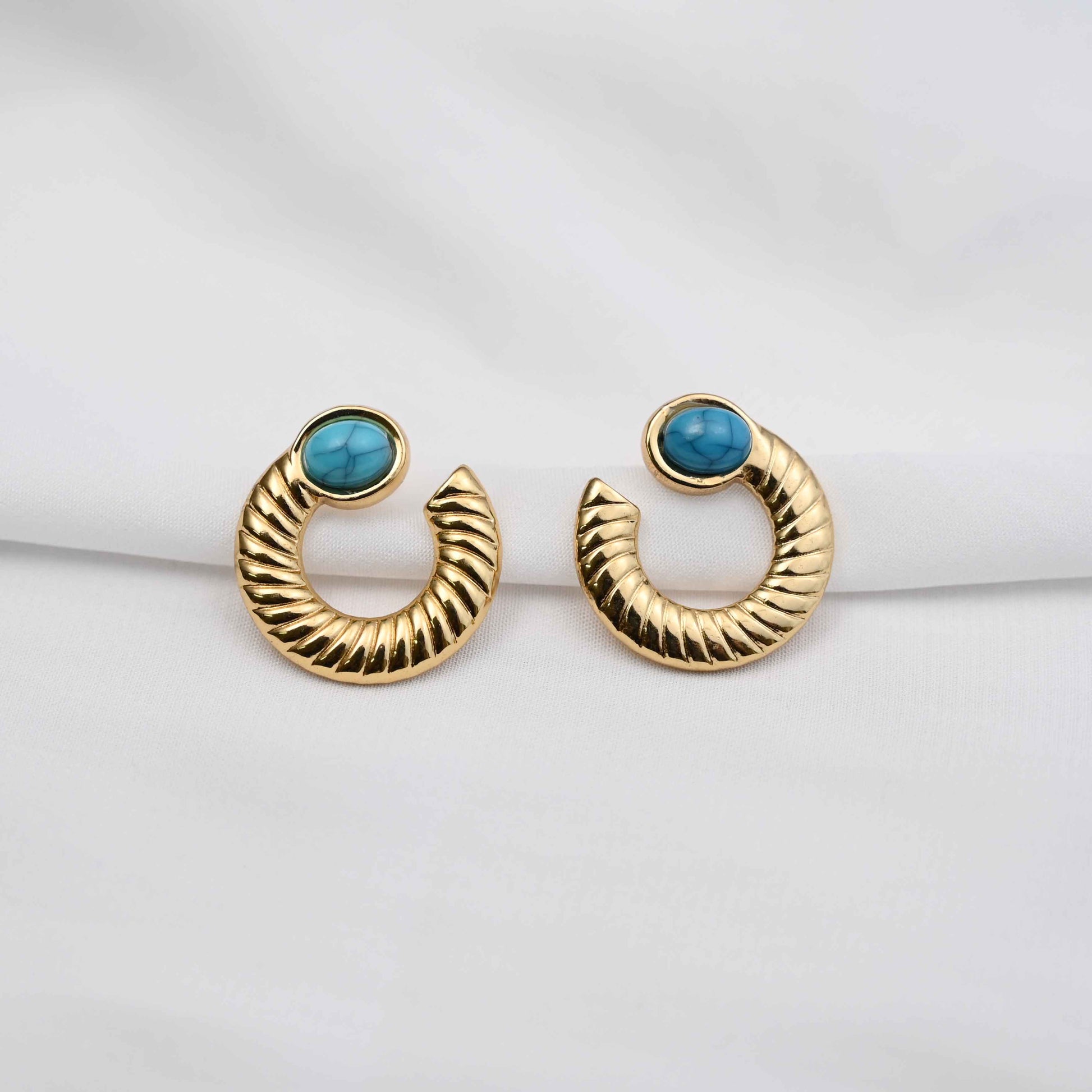 Turquoise loop stud earrings in gold with blue stone