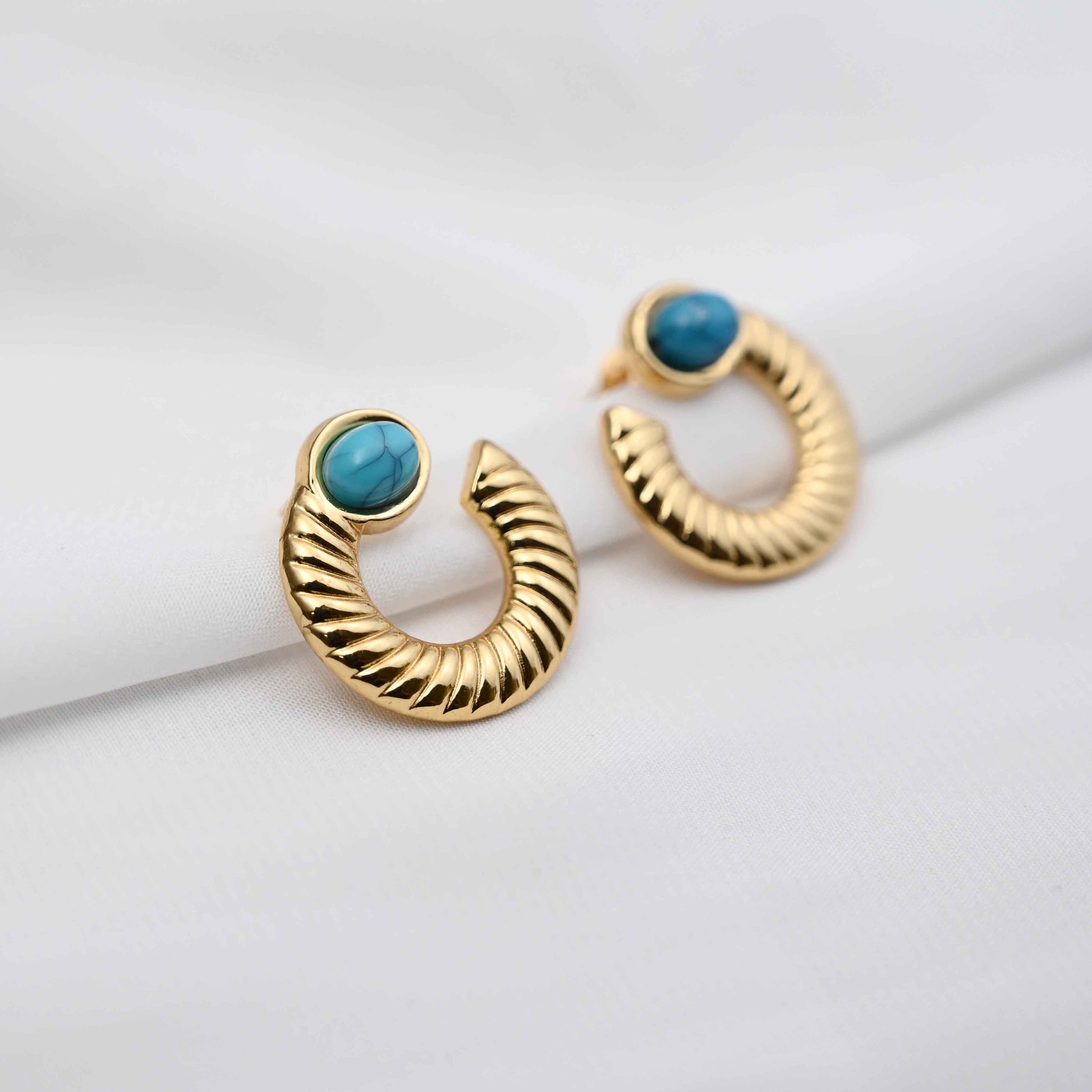 Turquoise loop stud earrings in gold with blue stone