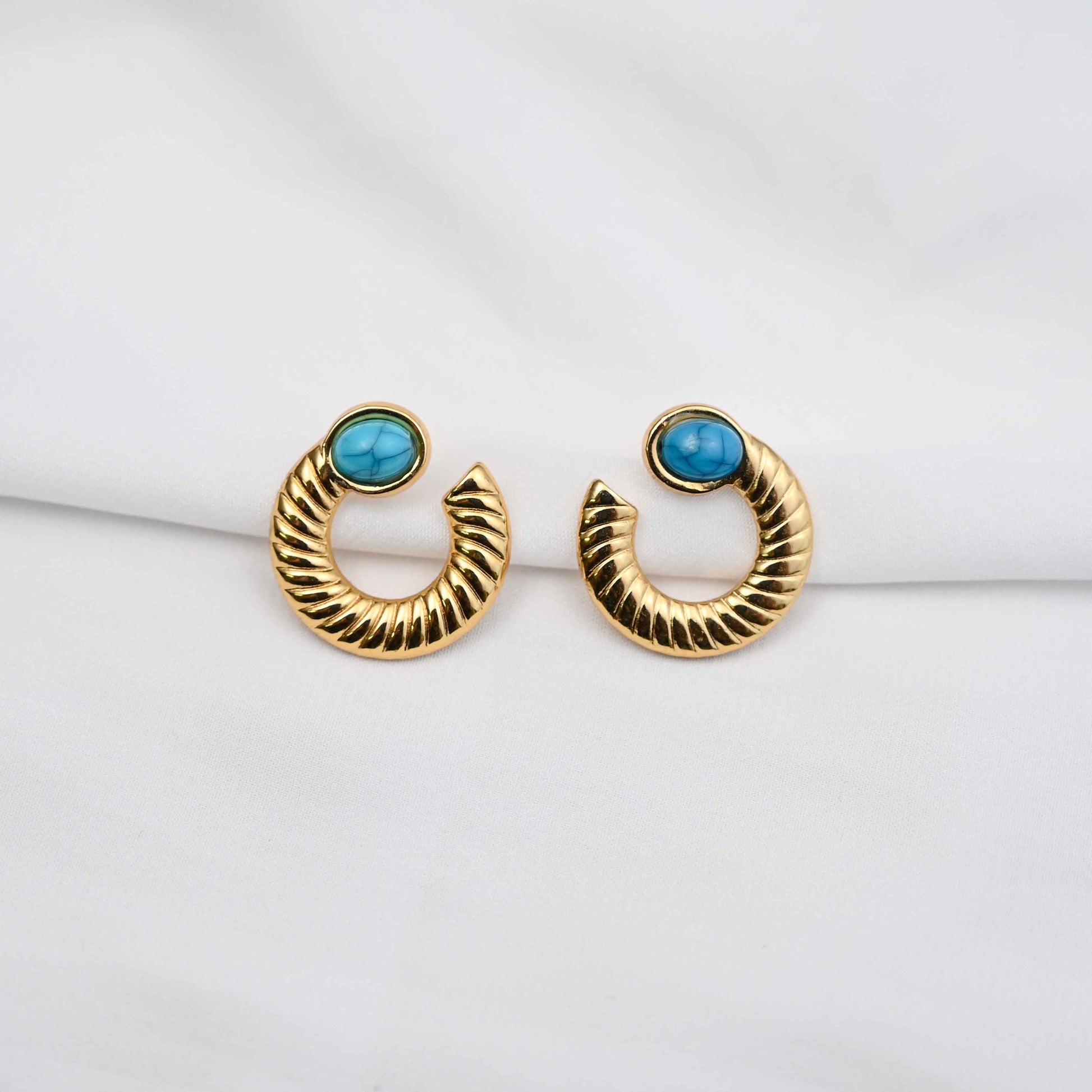 Turquoise loop stud earrings in gold with blue stone