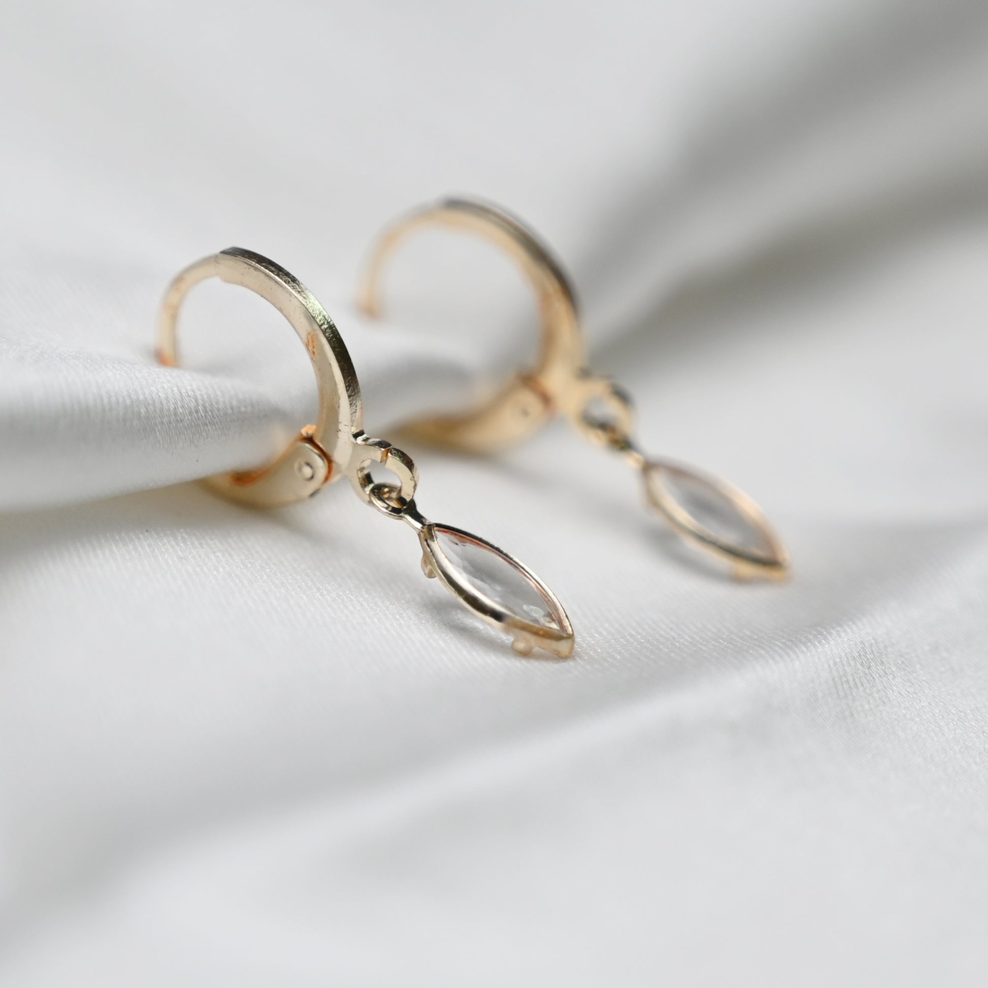 Almond crystal earrings